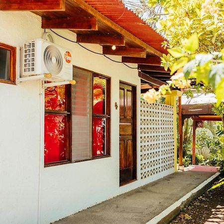 Hotel Hibiscus Cabina 4 Playa Junquillal Bagian luar foto