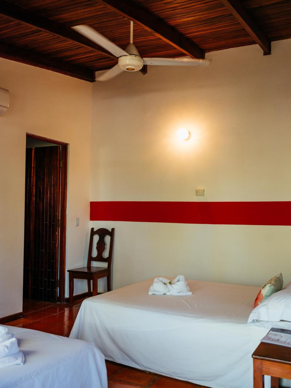 Hotel Hibiscus Cabina 4 Playa Junquillal Bagian luar foto